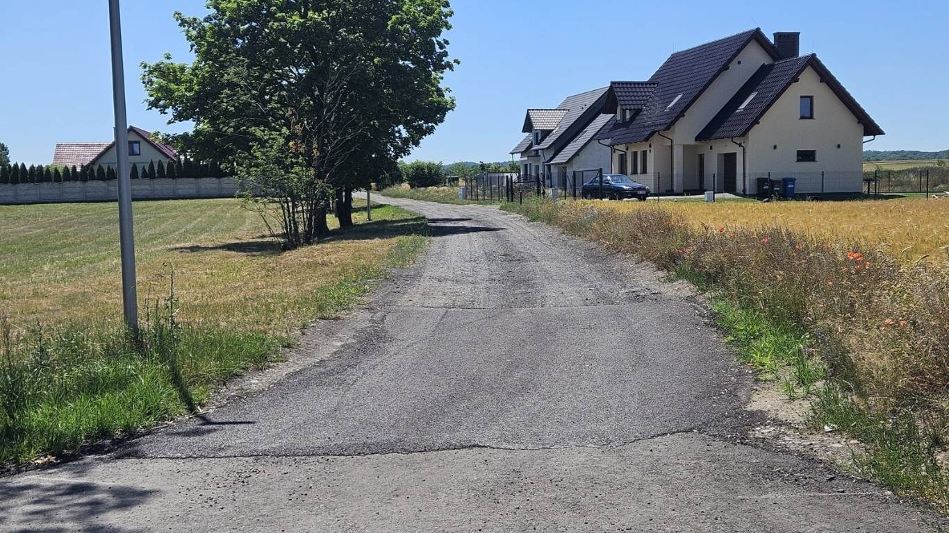2,2 MLN ZŁ NA ODBUDOWĘ DROGI W DOBRZEJOWICACH